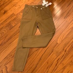 VANILLA STAR SIZE 5 Skinny jeans the color is called whiskey….light brown or tan